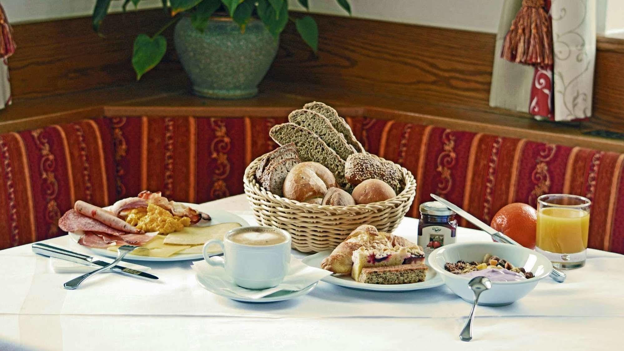 Hotel Trenker Braies  Ngoại thất bức ảnh