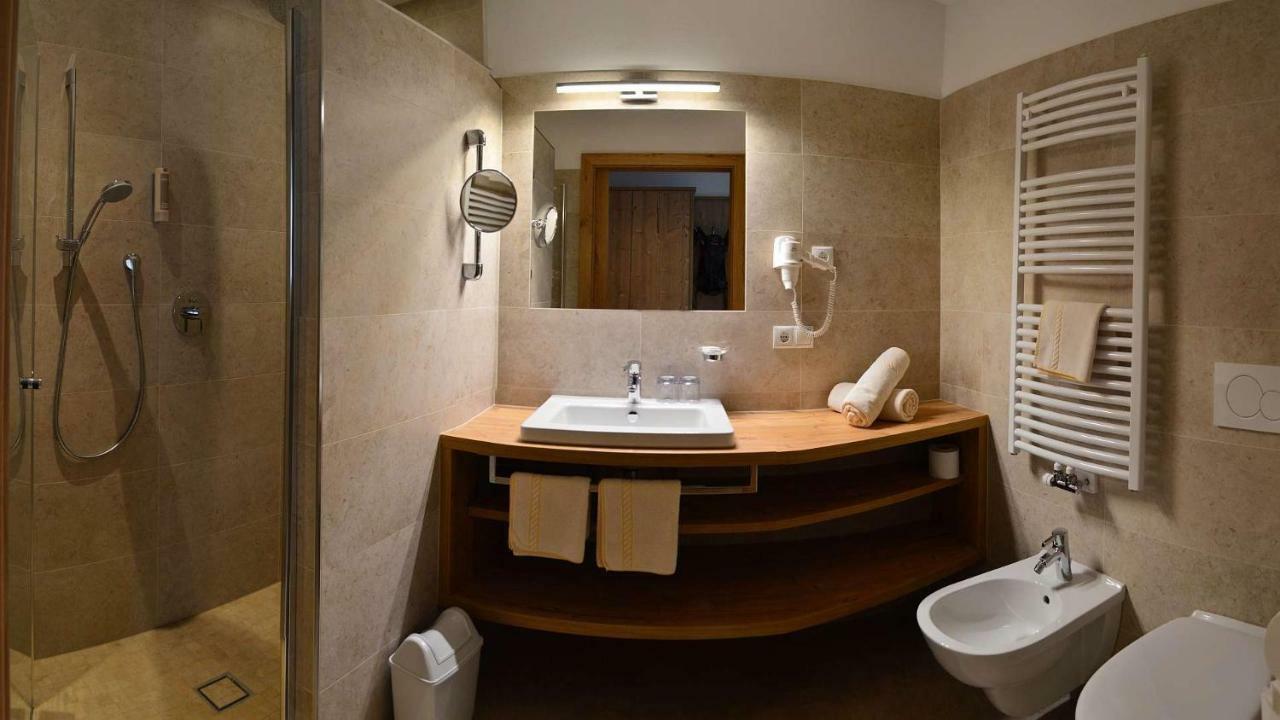 Hotel Trenker Braies  Ngoại thất bức ảnh