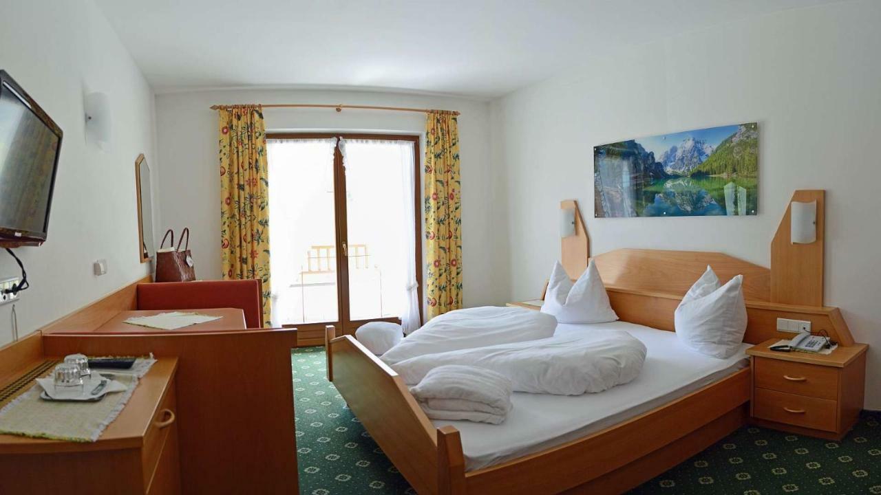 Hotel Trenker Braies  Ngoại thất bức ảnh